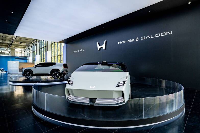 ครั้งแรกในไทย! ฮอนด้า โชว์ไฮไลต์ Honda 0 α (ฮอนด้า ซีโร่ อัลฟ่า) เอสยูวีไฟฟ้าต้นแบบรุ่นล่าสุดในไลน์อัป Honda 0 Series พร้อมด้วย Honda 0 SALOON จัดแสดงให้สัมผัสที่ “The M.O.V.E. by Honda” ถึง 31 มี.ค. 2569 นี้