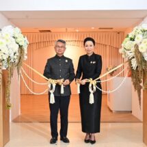 ต่อยอดนิทรรศการ “La Mode en Majesté” กรุงปารีส! SACIT ดึง อว. เปิดนิทรรศการ “ชุดไทยพระราชนิยม” บางไทร อยุธยา ยกระดับสู่ศูนย์กลางการเรียนรู้พัสตรศิลป์ของประเทศ