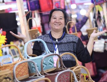 ช้อปช่วย OTOP ฝ่าวิกฤตน้ำท่วม! พช. เปิด “D Nice Market” ส่งต่อรายได้และกำลังใจถึงผู้ประกอบการชุมชน